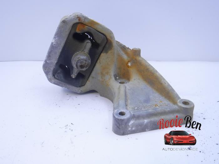 Used Engine mount Jeep Grand Cherokee (WH/WK) 3.0 CRD V6 24V DPF Price € 25,00 Margin scheme offered by Rooie Ben autodemontage