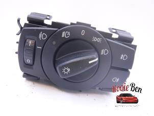 Usados Interruptor de luz BMW 1 serie (E81) 118d 16V Precio € 45,00 Norma de margen ofrecido por Rooie Ben autodemontage
