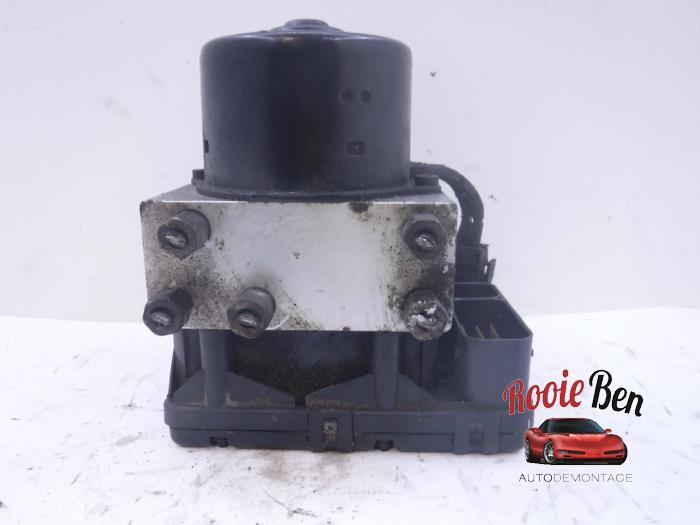 Usagé Bloc ABS Jeep Cherokee/Liberty (KJ) 3.7 V6 24V Prix € 100,00 Règlement à la marge proposé par Rooie Ben autodemontage