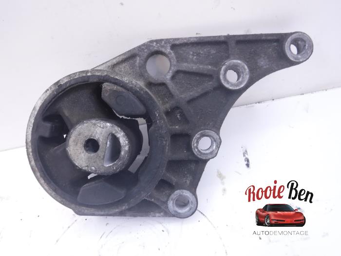 Used Engine mount Chrysler Voyager/Grand Voyager (RG/RS) 2.5 CRD 16V Price € 20,00 Margin scheme offered by Rooie Ben autodemontage