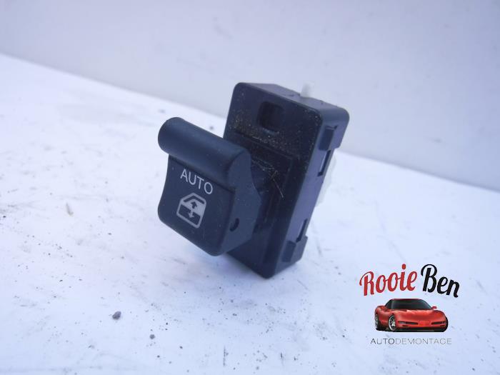Usados Interruptor de ventanilla eléctrica Jeep Renegade (BU) 1.6 Multijet 16V Precio € 15,00 Norma de margen ofrecido por Rooie Ben autodemontage
