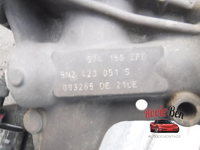 Power steering box from a Volkswagen Tiguan (5N1/2) 2.0 TDI 16V 4Motion 2015