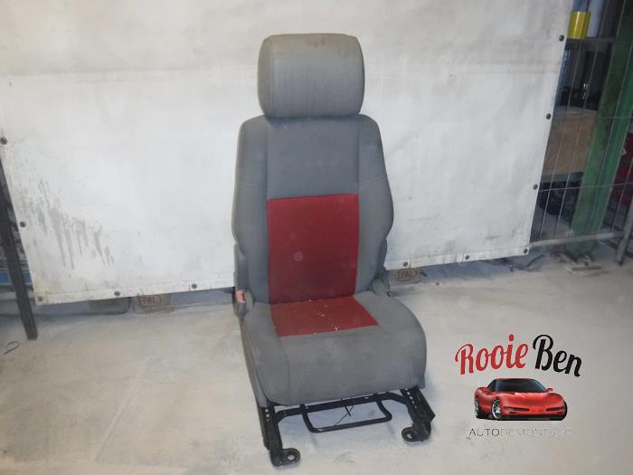 Używane Fotel lewy Dodge Caliber 2.0 16V Cena € 50,00 Procedura marży oferowane przez Rooie Ben autodemontage