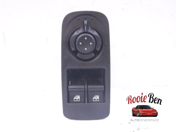 Usados Interruptor combinado de ventanillas Alfa Romeo MiTo (955) 0.9 TwinAir Precio € 20,00 Norma de margen ofrecido por Rooie Ben autodemontage