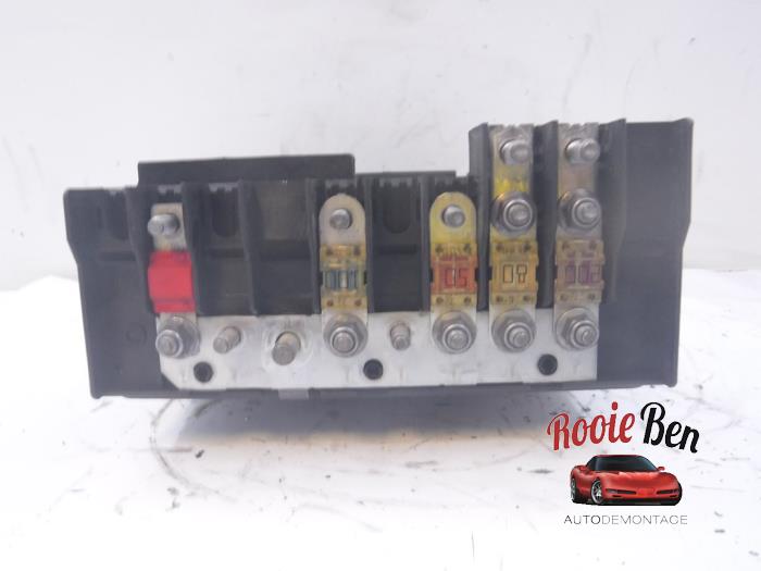 Fuse box from a Volkswagen Touran (1T1/T2) 1.9 TDI 105 Euro 3 2006