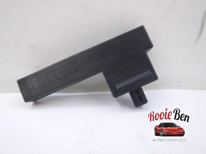 Używane Keyless Entry-Antena Audi A8 (D4) 3.0 TDI V6 24V Quattro Cena € 20,00 Procedura marży oferowane przez Rooie Ben autodemontage