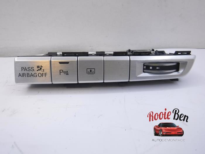 Usados Interruptor PDC Audi A8 (D4) 3.0 TDI V6 24V Quattro Precio € 25,00 Norma de margen ofrecido por Rooie Ben autodemontage