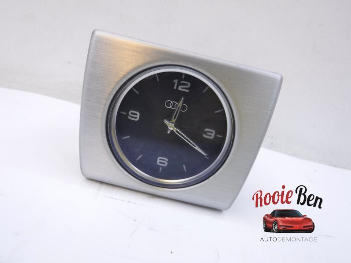 Gebrauchte Uhr Audi A8 (D4) 3.0 TDI V6 24V Quattro Preis € 25,00 Margenregelung angeboten von Rooie Ben autodemontage