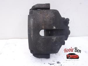 Used Front brake calliper, right Volkswagen Caddy III (2KA,2KH,2CA,2CH) Price on request offered by Rooie Ben autodemontage