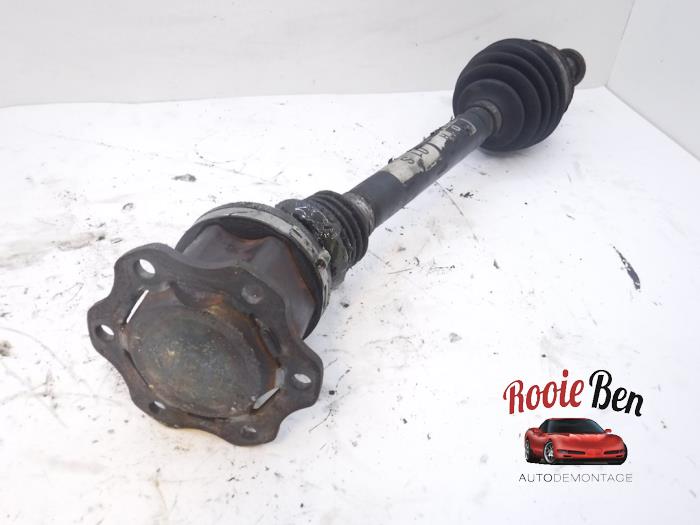 Front drive shaft, left from a Audi A8 (D4) 3.0 TDI V6 24V Quattro 2010