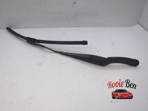 Used Front wiper arm Porsche 911 (991) 3.8 24V Turbo S Price on request offered by Rooie Ben autodemontage