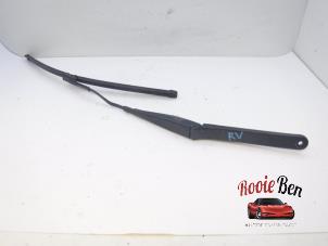 Used Front wiper arm Porsche 911 (991) 3.8 24V Turbo S Price on request offered by Rooie Ben autodemontage