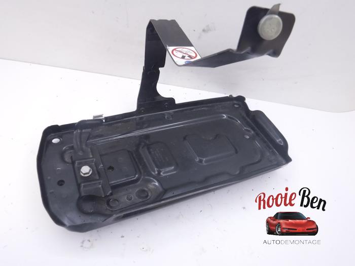 Begagnade Batterilåda Porsche 911 (991) 3.8 24V Turbo S Pris € 40,00 Marginaltabell erbjuds av Rooie Ben autodemontage
