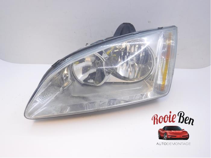 Używane Reflektor lewy Ford Focus 2 Wagon 1.6 TDCi 16V 110 Cena € 25,00 Procedura marży oferowane przez Rooie Ben autodemontage