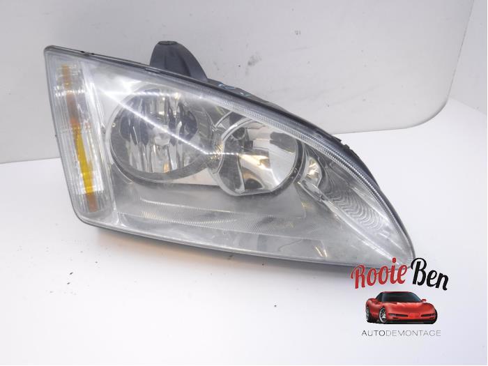Używane Reflektor prawy Ford Focus 2 Wagon 1.6 TDCi 16V 110 Cena € 25,00 Procedura marży oferowane przez Rooie Ben autodemontage