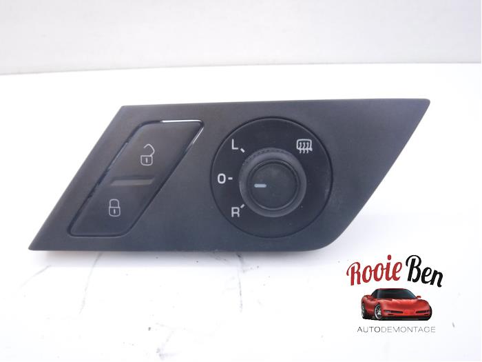 Używane Przelacznik lusterka Volkswagen Caddy Combi IV 2.0 TDI 75 Cena € 25,00 Procedura marży oferowane przez Rooie Ben autodemontage