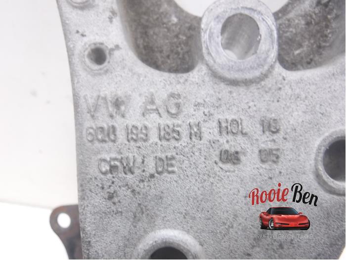Engine mount from a Seat Ibiza III (6L1) 1.2 12V 2005
