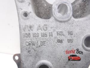 Engine mount from a Seat Ibiza III (6L1) 1.2 12V 2005