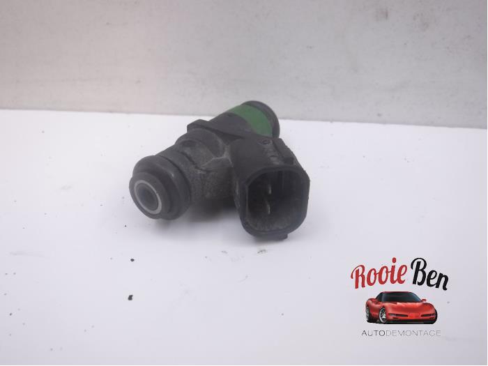 Injector (petrol injection) from a Seat Ibiza III (6L1) 1.2 12V 2005