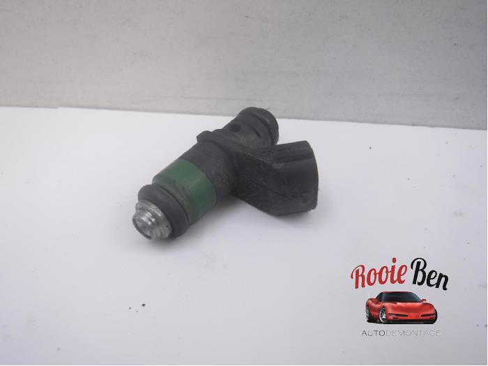 Injector (petrol injection) from a Seat Ibiza III (6L1) 1.2 12V 2005