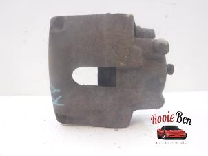 Used Front brake calliper, right Chrysler Sebring (JR) 2.7 V6 24V Price on request offered by Rooie Ben autodemontage