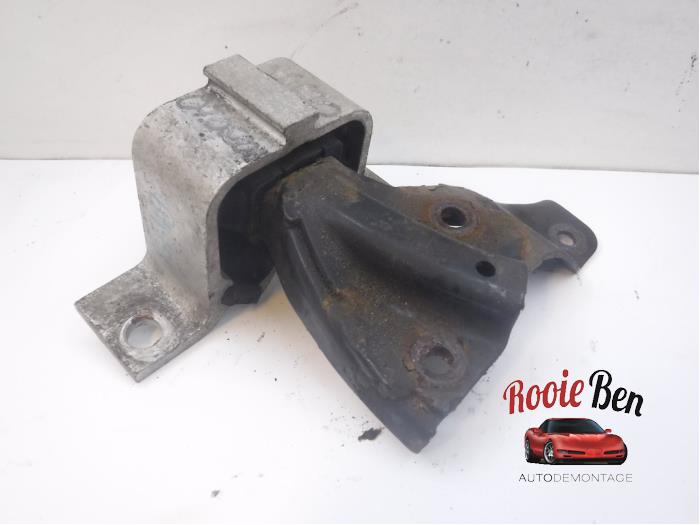 Used Engine mount Dacia Logan MCV I (KS) 1.6 Price € 25,00 Margin scheme offered by Rooie Ben autodemontage