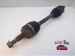 Used Front drive shaft, left Jeep Grand Cherokee (WH/WK) 3.0 CRD V6 24V DPF Price on request offered by Rooie Ben autodemontage
