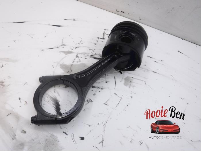 Usados Pistón Landrover Range Rover Sport (LS) 2.7 TDV6 24V Precio € 25,00 Norma de margen ofrecido por Rooie Ben autodemontage