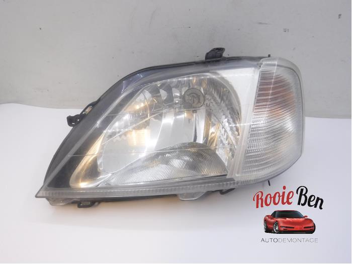 Używane Reflektor lewy Dacia Logan MCV I (KS) 1.6 16V Cena € 30,00 Procedura marży oferowane przez Rooie Ben autodemontage