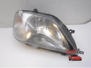 Used Headlight, right Dacia Logan MCV (KS) 1.6 16V Price on request offered by Rooie Ben autodemontage