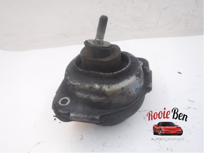 Usagé Support moteur BMW X3 (E83) 2.0d 16V Prix € 25,00 Règlement à la marge proposé par Rooie Ben autodemontage