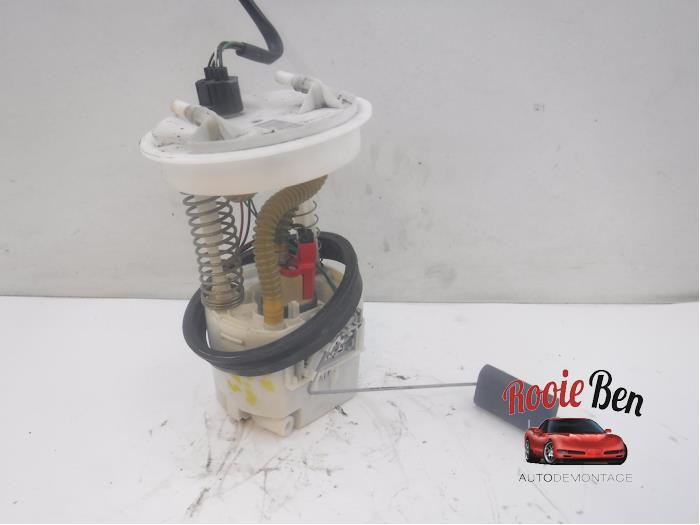 Begagnade Bensinpump Ford Fusion 1.4 16V Pris € 25,00 Marginaltabell erbjuds av Rooie Ben autodemontage