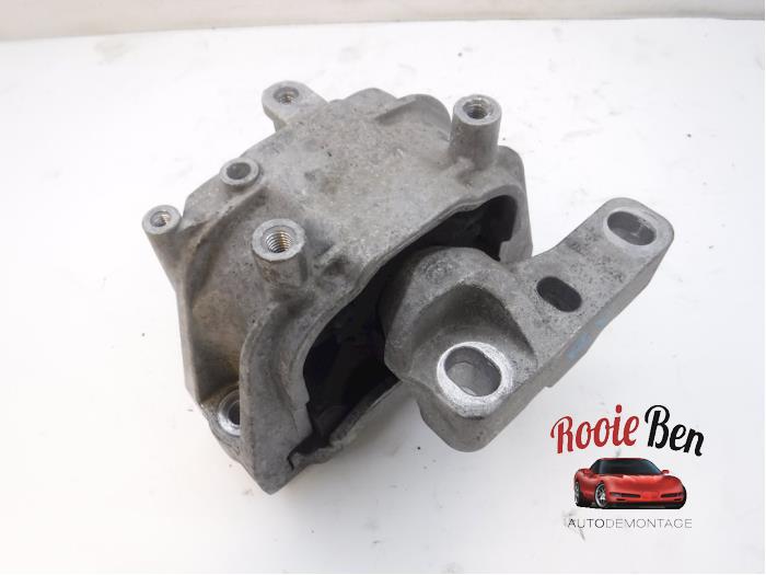 Usagé Support moteur Audi A3 Sportback (8PA) 1.6 TDI 16V Prix € 25,00 Règlement à la marge proposé par Rooie Ben autodemontage
