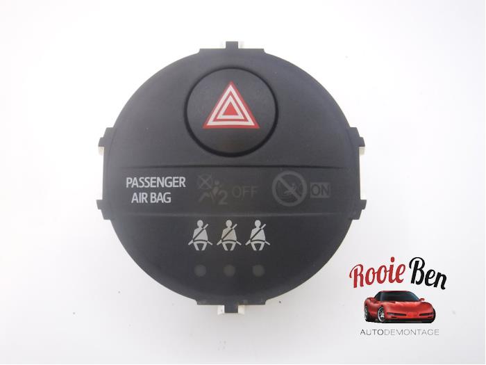 Interruptor de luz de pánico de un Toyota Yaris III (P13) 1.4 D-4D-F 2015