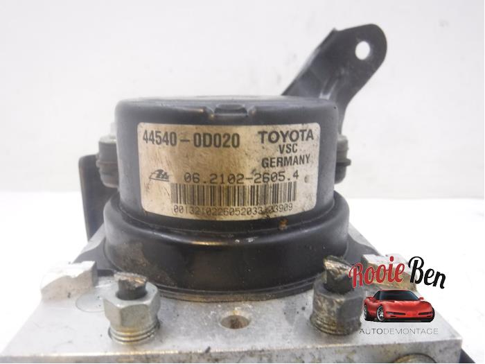 ABS pump from a Toyota Yaris III (P13) 1.4 D-4D-F 2015