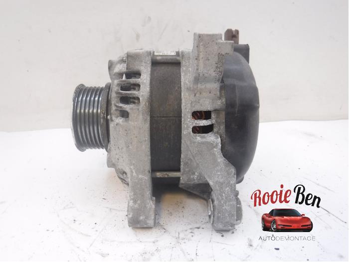 Dynamo van een Toyota Yaris III (P13) 1.4 D-4D-F 2015