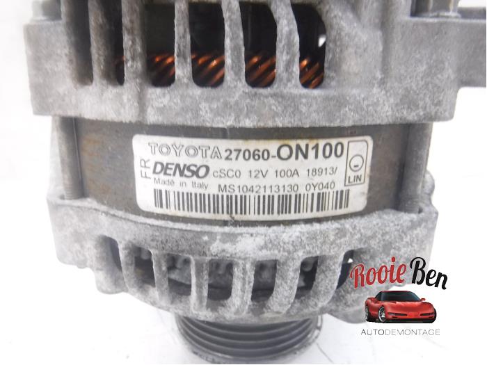 Dynamo van een Toyota Yaris III (P13) 1.4 D-4D-F 2015