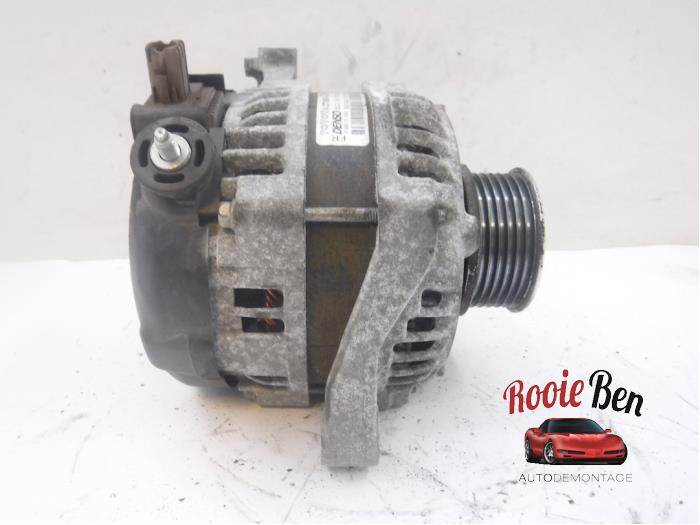 Dynamo van een Toyota Yaris III (P13) 1.4 D-4D-F 2015
