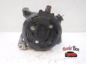 Dynamo van een Toyota Yaris III (P13) 1.4 D-4D-F 2015