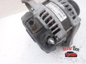 Dynamo van een Toyota Yaris III (P13) 1.4 D-4D-F 2015