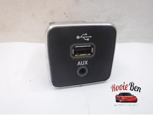 Usagé Connexion USB Jeep Compass (MP) 1.4 Multi Air2 16V 4x4 Prix sur demande proposé par Rooie Ben autodemontage