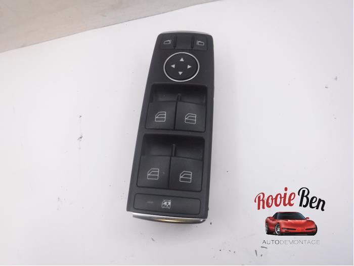 Usados Interruptor combinado de ventanillas Mercedes B (W246/W242) 1.6 B-180 BlueEFFICIENCY Turbo 16V Precio € 20,00 Norma de margen ofrecido por Rooie Ben autodemontage