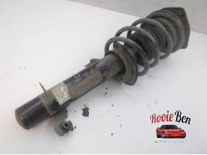 Used Front shock absorber rod, left Mini Clubman (R55) 1.6 16V Cooper Price on request offered by Rooie Ben autodemontage
