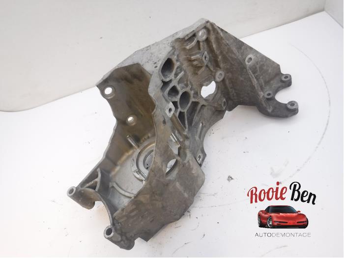 Usagé Support dynamo bas Chrysler Voyager/Grand Voyager (RG/RS) 2.8 CRD 16V Autom. Prix sur demande proposé par Rooie Ben autodemontage