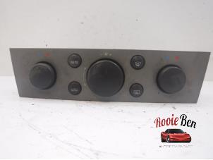 Used Heater control panel Opel Signum (F48) 3.0 CDTI V6 24V Price € 15,00 Margin scheme offered by Rooie Ben autodemontage