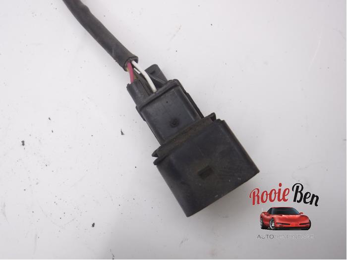 Lambda probe from a Volkswagen Caddy Combi IV 2.0 TDI 75 2018