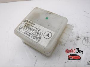 Używane Modul alarmu Mercedes C (W202) 2.0 C-200 16V Cena € 10,00 Procedura marży oferowane przez Rooie Ben autodemontage