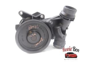 Used Water pump BMW 3 serie Touring (E46/3) 320d 16V Price € 30,00 Margin scheme offered by Rooie Ben autodemontage