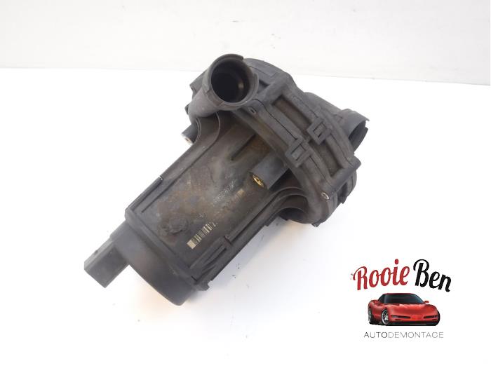 Begagnade Sekundär pump Volkswagen Golf IV (1J1) 2.3 V5 GTI Pris € 25,00 Marginaltabell erbjuds av Rooie Ben autodemontage