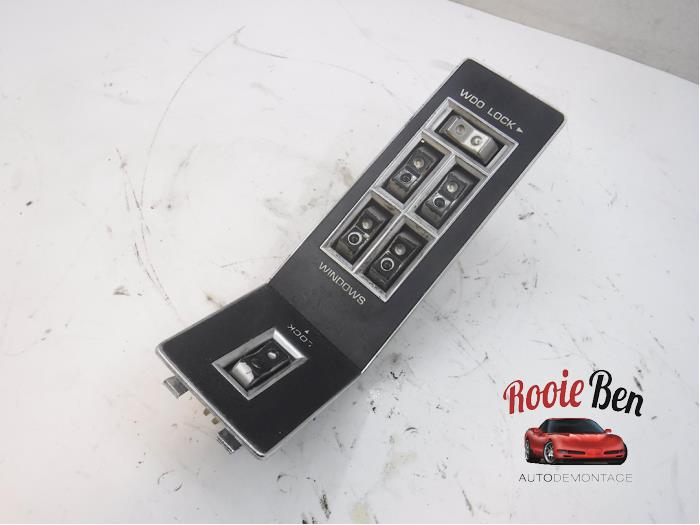 Używane Przelacznik combi okienny Chrysler Le Baron GTS 2.2 i Shelby Turbo intercooler Cena € 10,00 Procedura marży oferowane przez Rooie Ben autodemontage